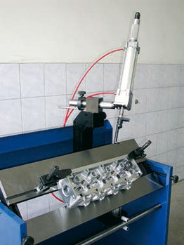 Comec machines BST860 cylinder head work station Comec machines BST860 cylinder head work station